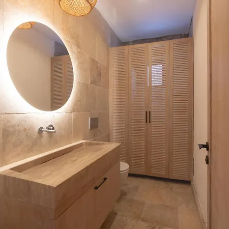 Izz Getaway - Adults Only 3*