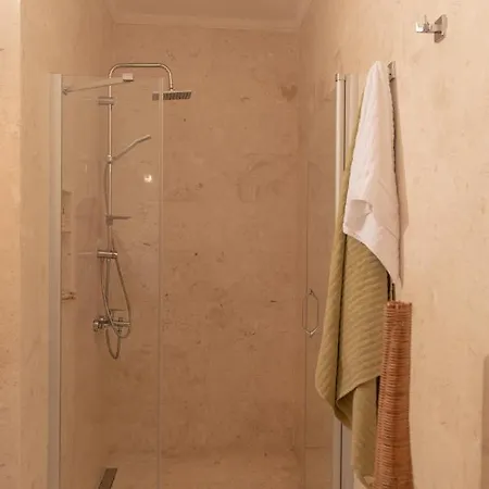 מלון Izz Getaway - Adults Only