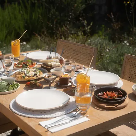 Izz Getaway - Adults Only מלון